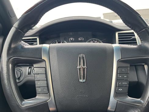 Used 2009 Lincoln MKS AWD image 16