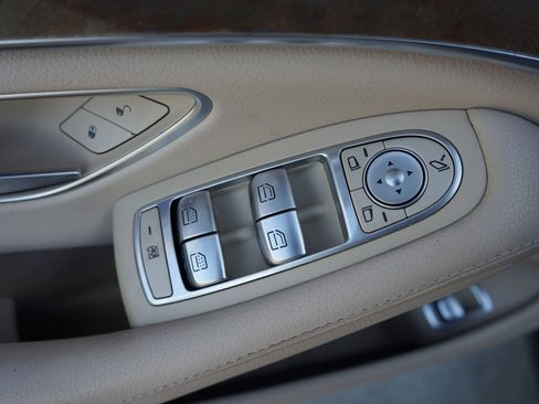 Used 2014 Mercedes-Benz S 550 Sedan image 20