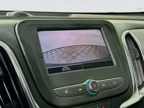 Used 2023 Chevrolet Equinox LS FWD image 23