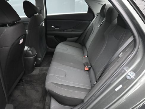 Certified 2025 Hyundai Elantra SE FWD image 20