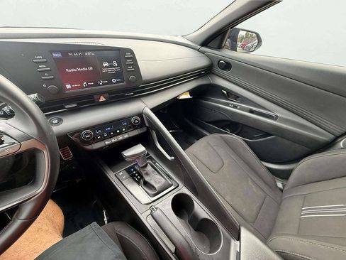 Used 2025 Hyundai Elantra Sport FWD image 18