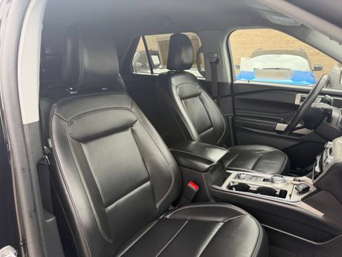 Used 2024 Ford Explorer XLT w/ Equipment Group 202A AWD/4WD image 38