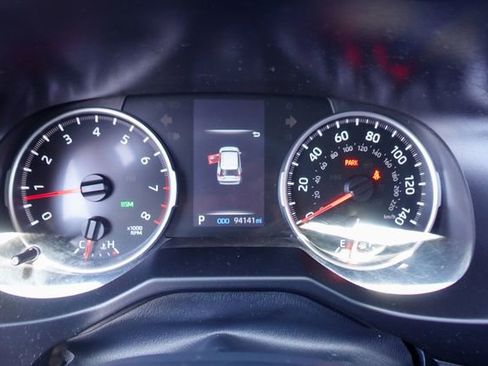 Certified 2022 Toyota RAV4 XLE w/ Convenience Package FWD image 17