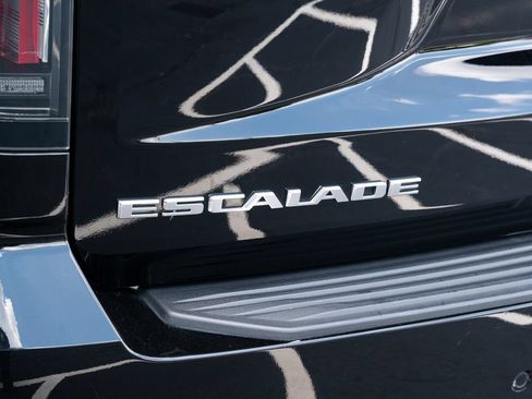 Used 2025 Cadillac Escalade ESV V AWD/4WD image 20