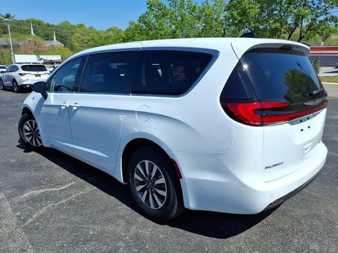 Used 2024 Chrysler Pacifica Limited FWD image 24