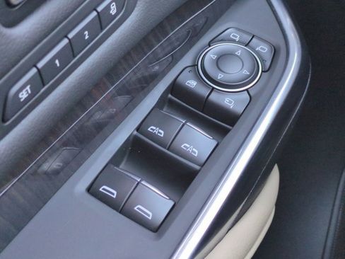 Used 2024 Cadillac XT4 Premium Luxury image 22