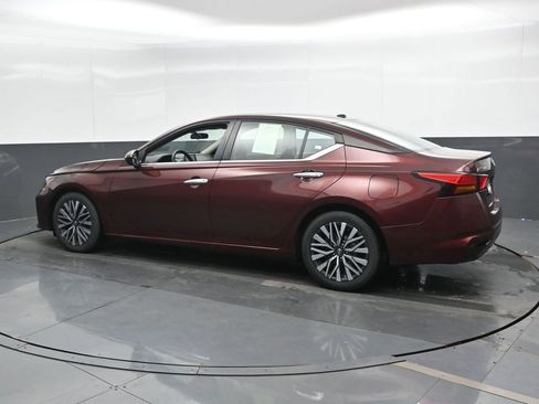 Used 2023 Nissan Altima 2.5 SV image 9