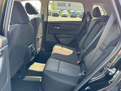 Certified 2025 Nissan Rogue SV FWD image 10