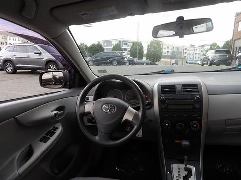 Used 2010 Toyota Corolla LE image 19