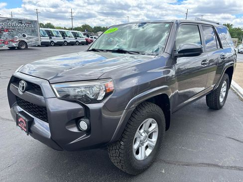 Used 2018 Toyota 4Runner SR5 AWD/4WD image 7