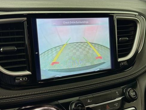 Used 2022 Chrysler Pacifica Touring-L w/ S Appearance Package FWD image 13