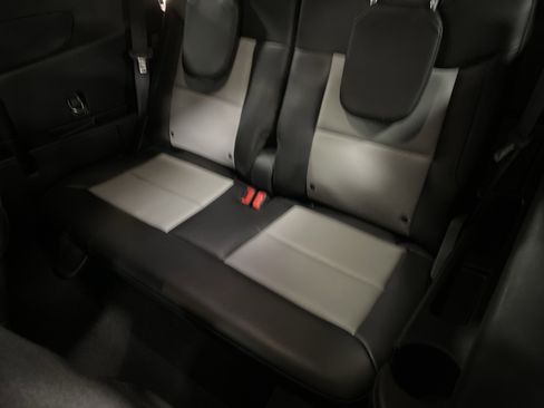 Used 2022 Ford Explorer XLT w/ Equipment Group 202A image 12