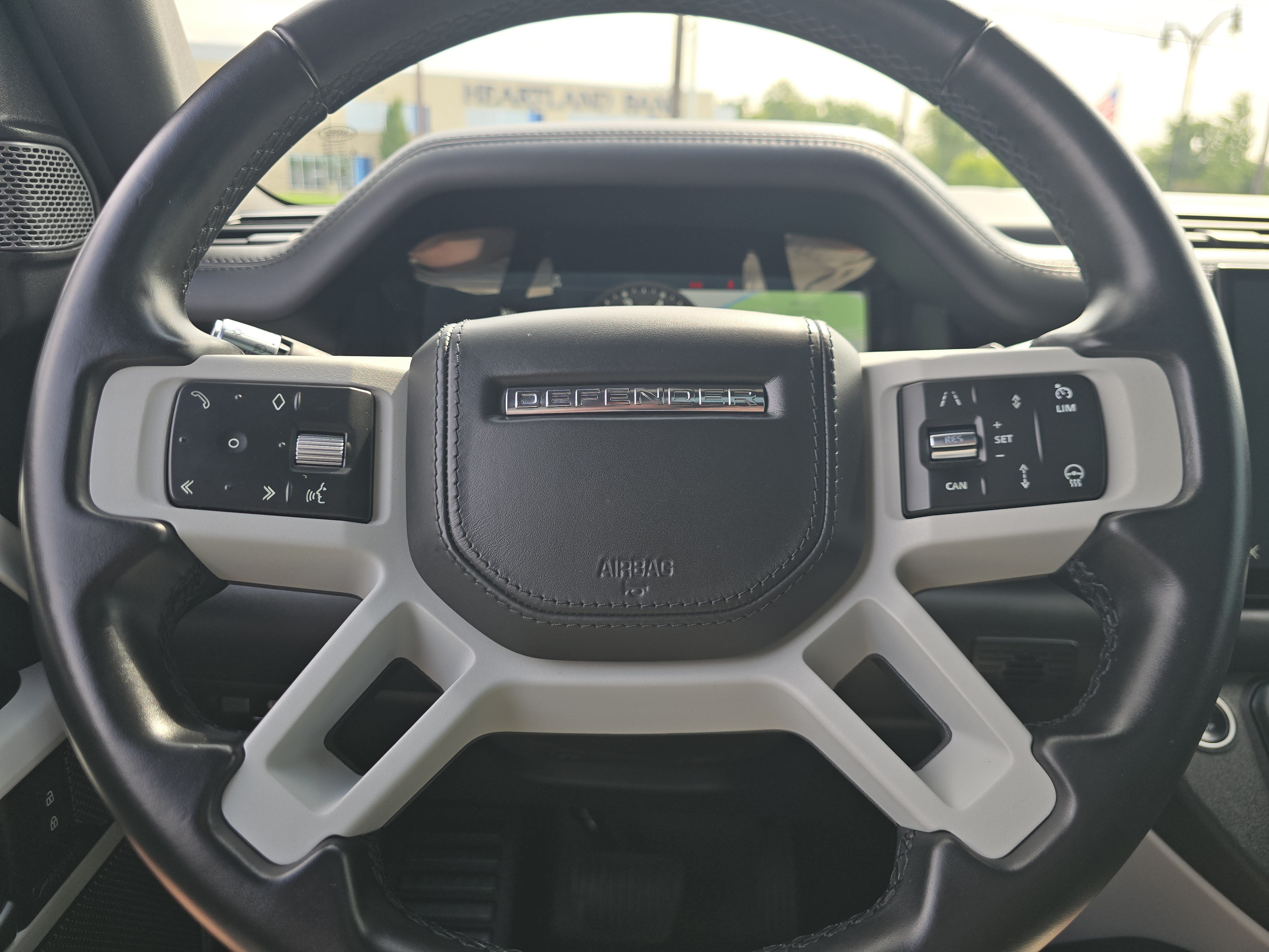 Used 2022 Land Rover Defender 110 X-Dynamic HSE AWD/4WD image 25