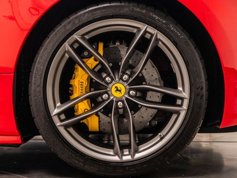 Used 2018 Ferrari 488 GTB RWD image 11