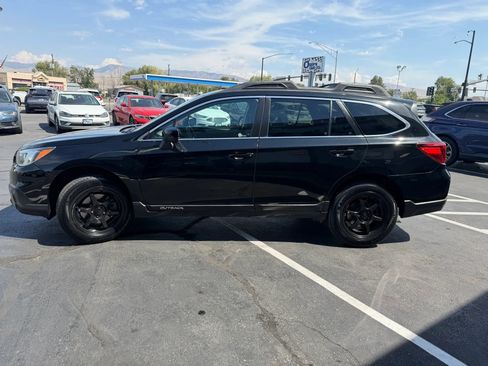 Used 2017 Subaru Outback 2.5i Premium AWD/4WD image 4