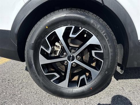 Certified 2023 Kia Sportage EX image 9