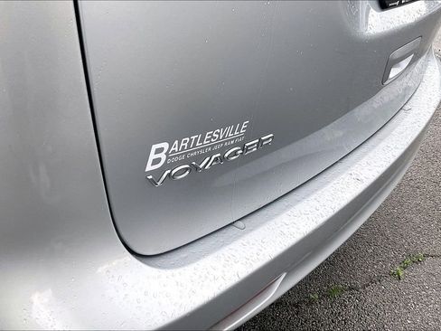 Used 2023 Chrysler Voyager LX FWD image 14