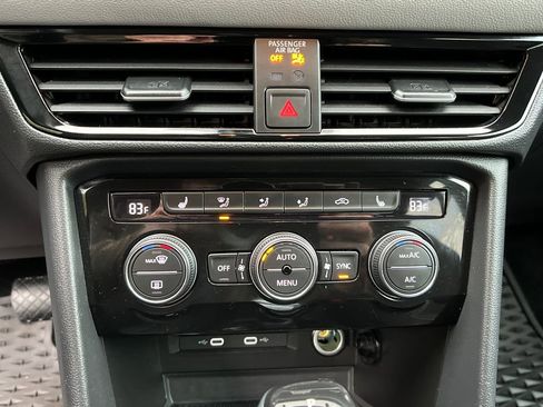 Used 2024 Volkswagen Taos SE image 17