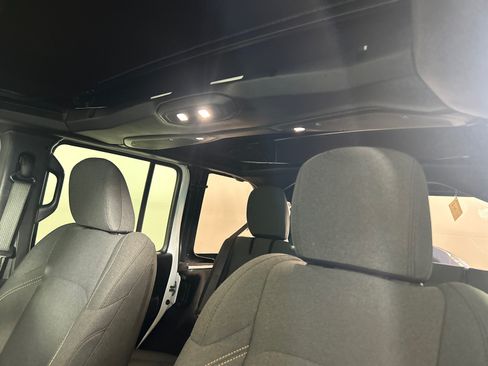 Used 2024 Jeep Wrangler Unlimited AWD/4WD image 10