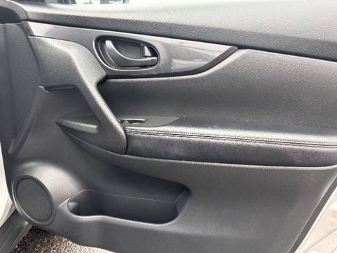 Used 2020 Nissan Rogue S AWD/4WD image 19