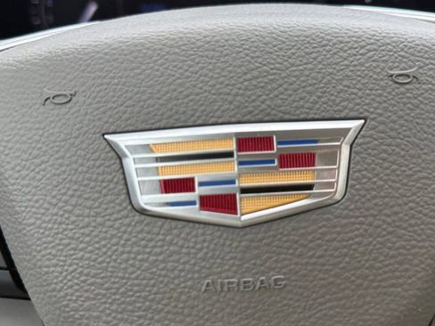 Used 2017 Cadillac XT5 Luxury w/ Driver Awareness Package image 7