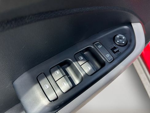 Used 2025 Hyundai Venue SEL FWD image 22