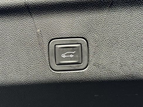 Used 2025 Chevrolet Tahoe High Country AWD/4WD image 23