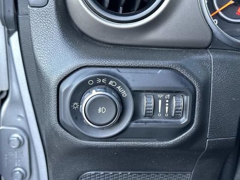 Used 2018 Jeep Wrangler Unlimited Sport S AWD/4WD image 28