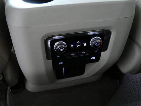 Used 2022 GMC Yukon XL Denali AWD/4WD image 21