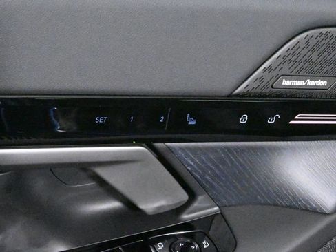 Used 2026 BMW 530i xDrive w/ Premium Package image 31