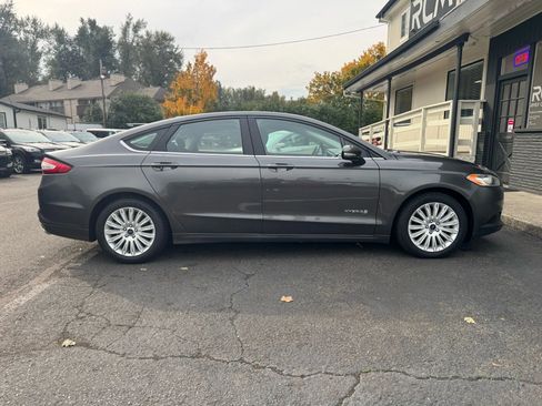 Used 2015 Ford Fusion SE image 8