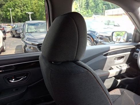 Certified 2025 Honda Pilot Sport image 13