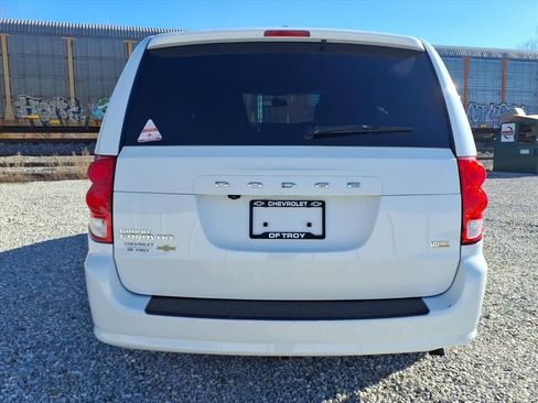 Used 2018 Dodge Grand Caravan SE image 8