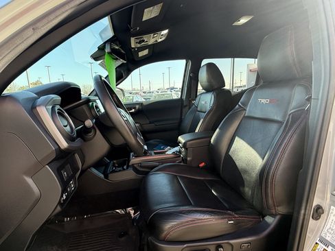 Certified 2021 Toyota Tacoma TRD Off-Road image 6