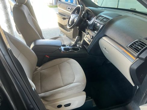 Used 2019 Ford Explorer XLT w/ Equipment Group 201A FWD image 16