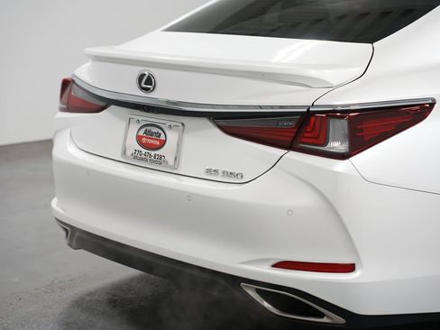 Used 2024 Lexus ES 350 Ultra Luxury w/ Accessory Package (Z2) image 9