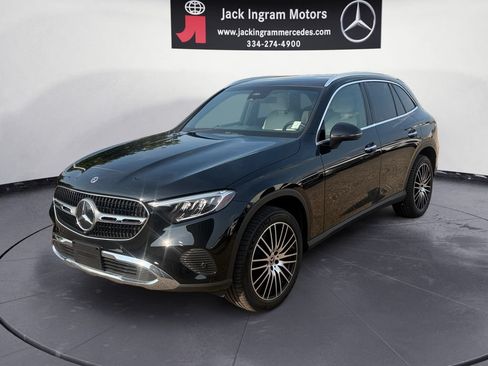 Used 2024 Mercedes-Benz GLC 300 image 1