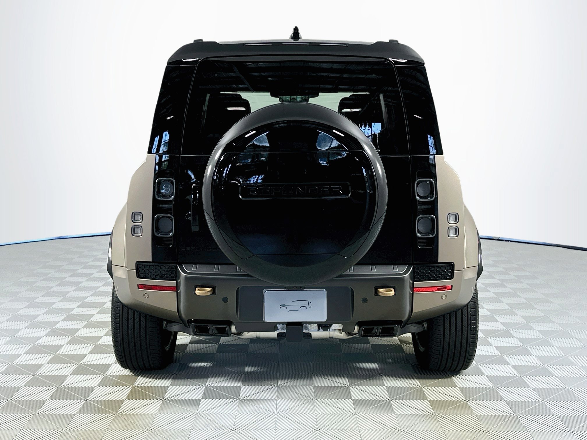 Certified 2025 Land Rover Defender 110 AWD/4WD image 6