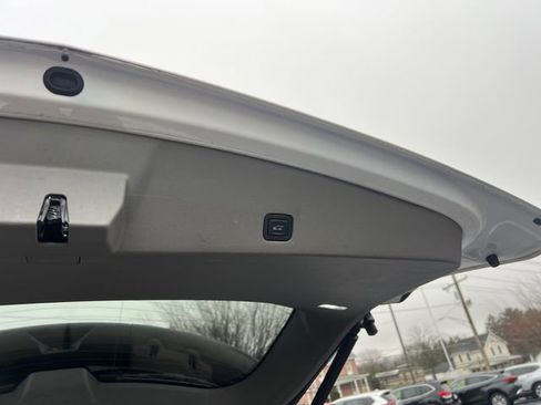 Used 2023 Cadillac XT6 Premium Luxury w/ Technology Package AWD/4WD image 15
