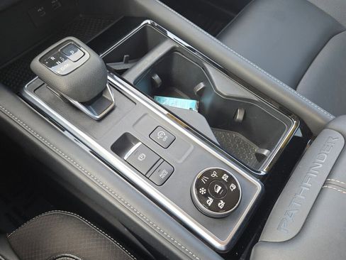 Used 2022 Nissan Pathfinder SL image 28