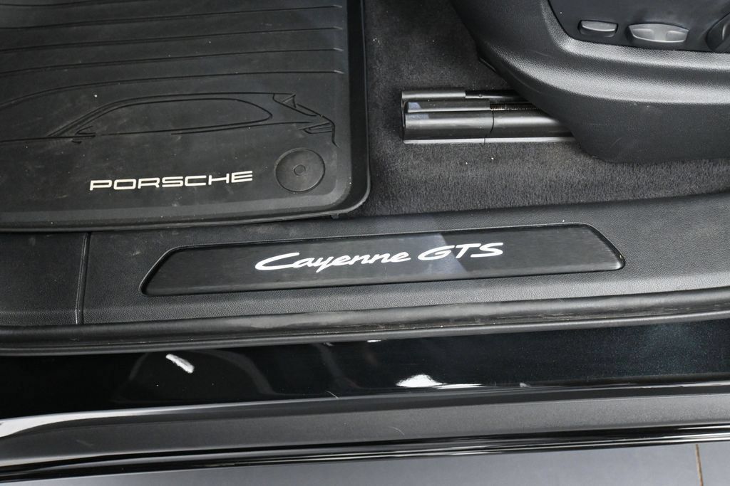 Certified 2025 Porsche Cayenne GTS AWD/4WD image 16