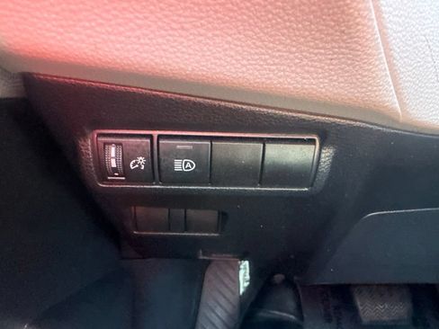 Used 2025 Toyota Corolla Cross L AWD/4WD image 21