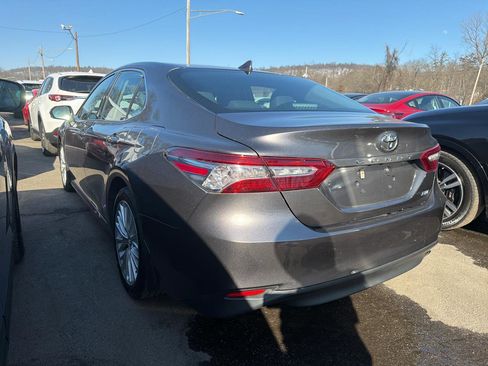 Used 2020 Toyota Camry XLE image 12