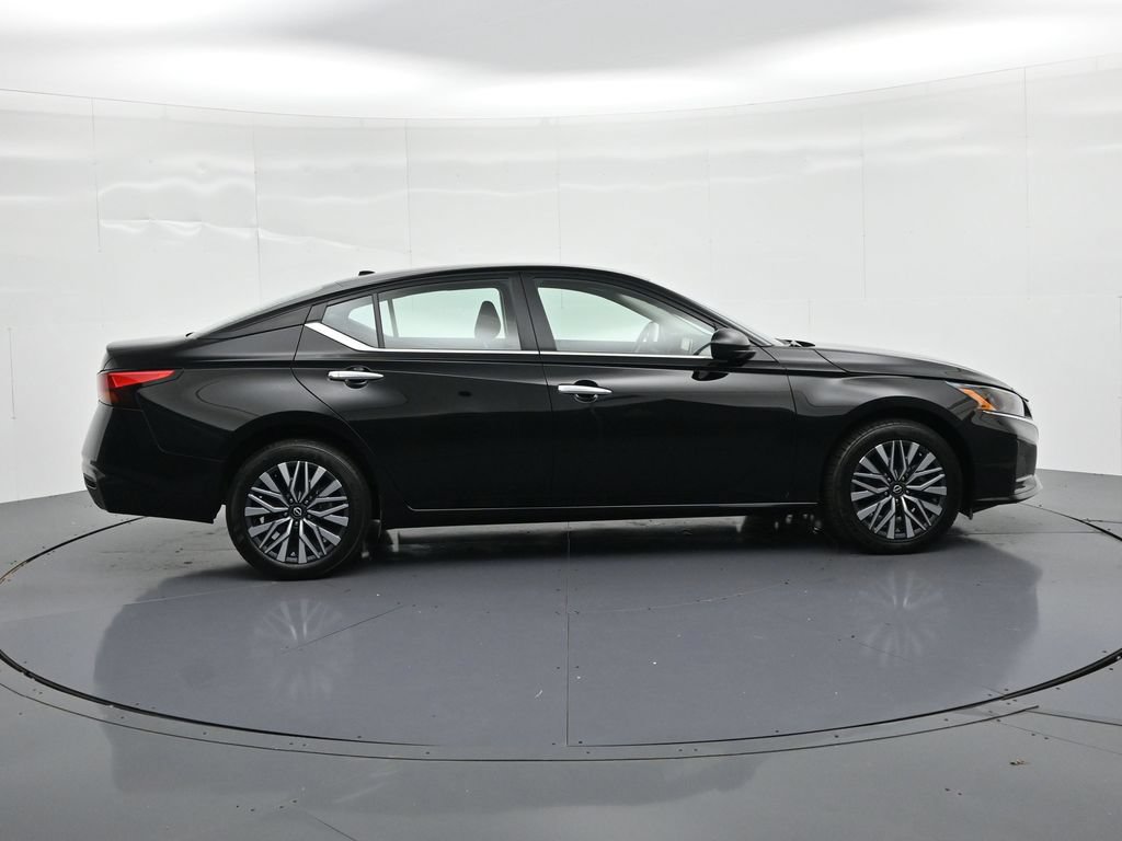Used 2025 Nissan Altima 2.5 SV AWD/4WD image 5