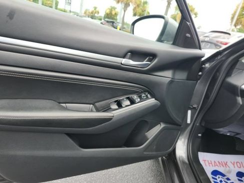 Used 2023 Nissan Altima 2.5 SV w/ SV Premium Package FWD image 14