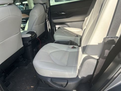 Used 2025 Toyota Grand Highlander AWD Hybrid image 4