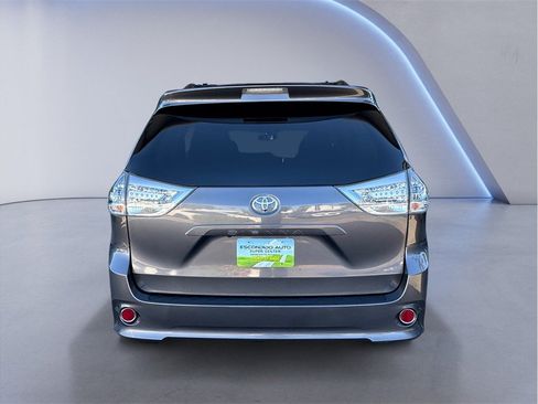 Used 2015 Toyota Sienna SE FWD image 5