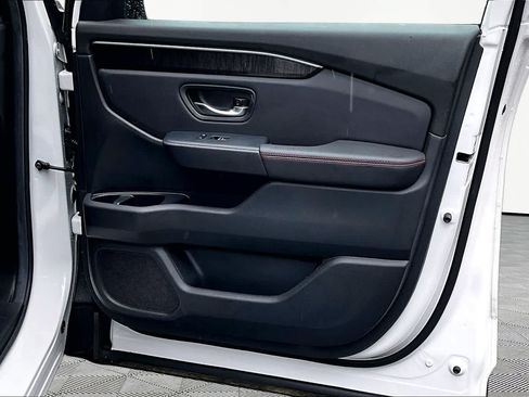 Used 2025 Honda Pilot Black Edition image 23