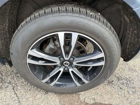Used 2021 Volvo XC60 T5 Momentum AWD/4WD image 10