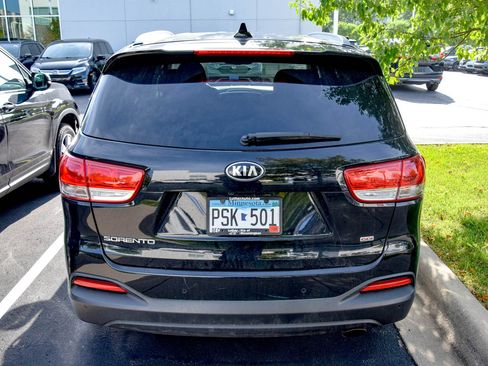 Used 2018 Kia Sorento FWD image 17